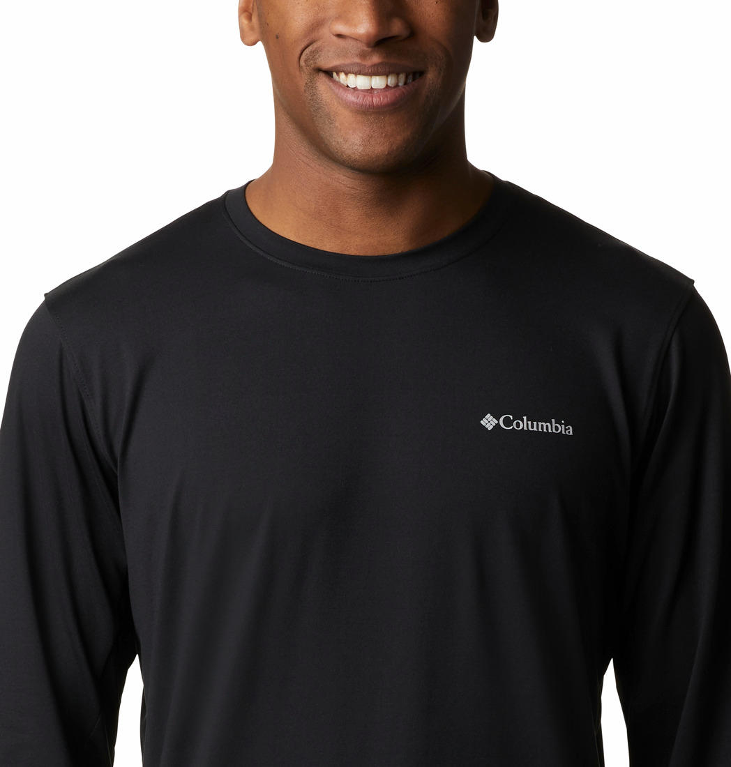 A Men Wearing Columbia Men Black Tech Trail Long Sleeve Crew II (Sun Protection)