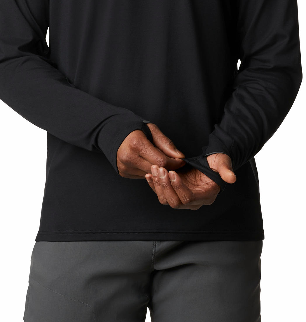 A Men Wearing Columbia Men Black Tech Trail Long Sleeve Crew II (Sun Protection)