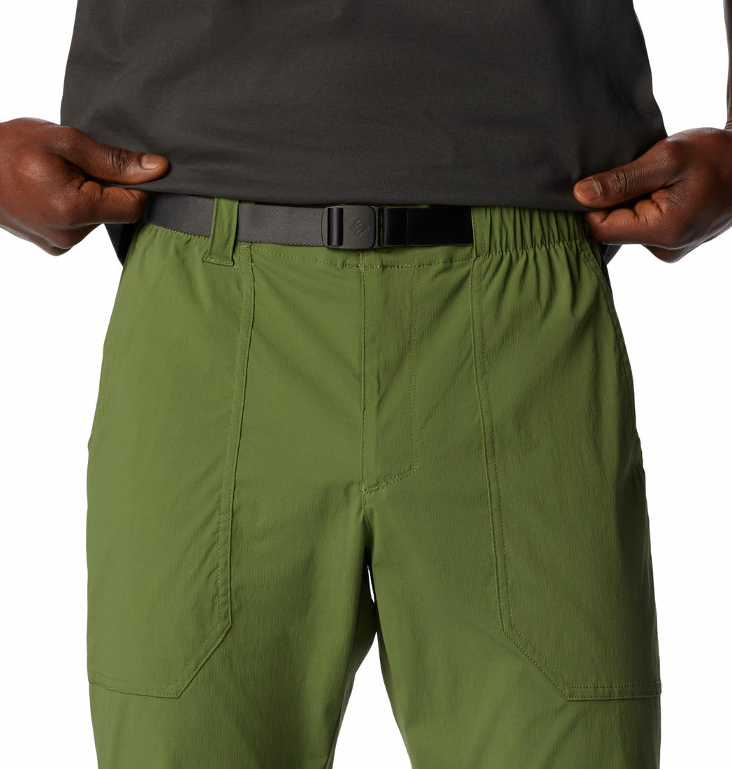 A Men Wearing Columbia Men Green Landroamer Ripstop Pant (Sun Protection)