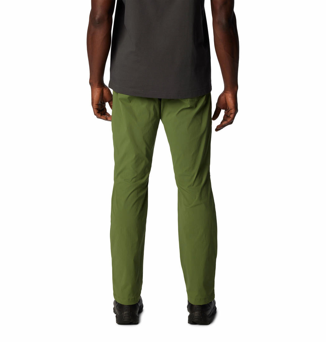 A Men Wearing Columbia Men Green Landroamer Ripstop Pant (Sun Protection)
