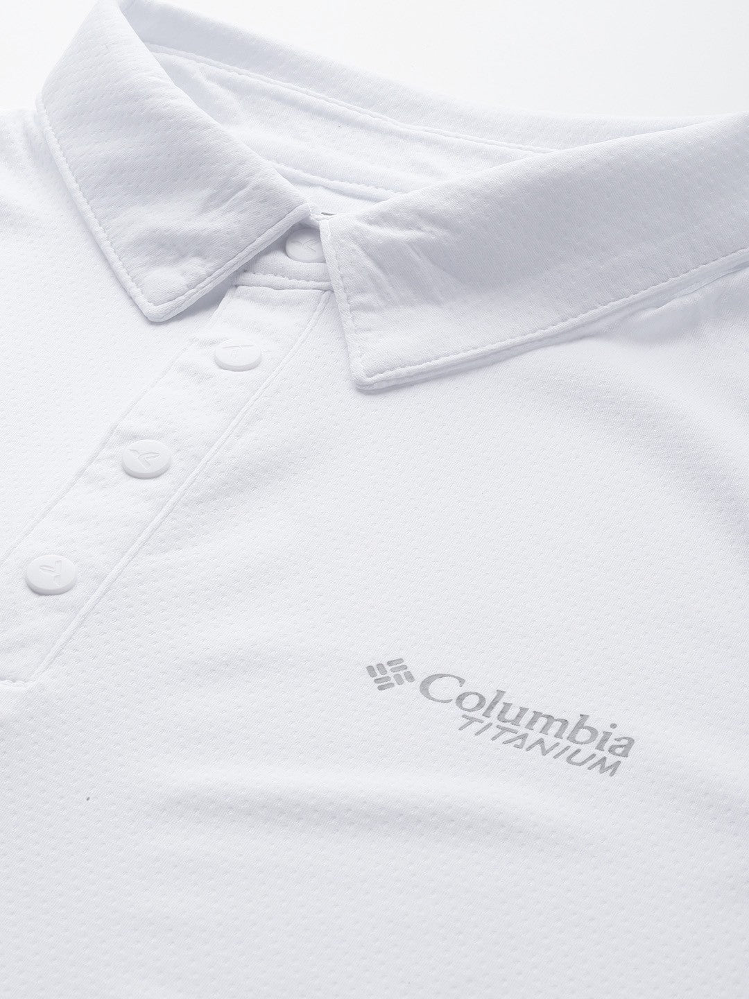 A Men Wearing Columbia Men White Summit Valley Polo (Sun Protection)