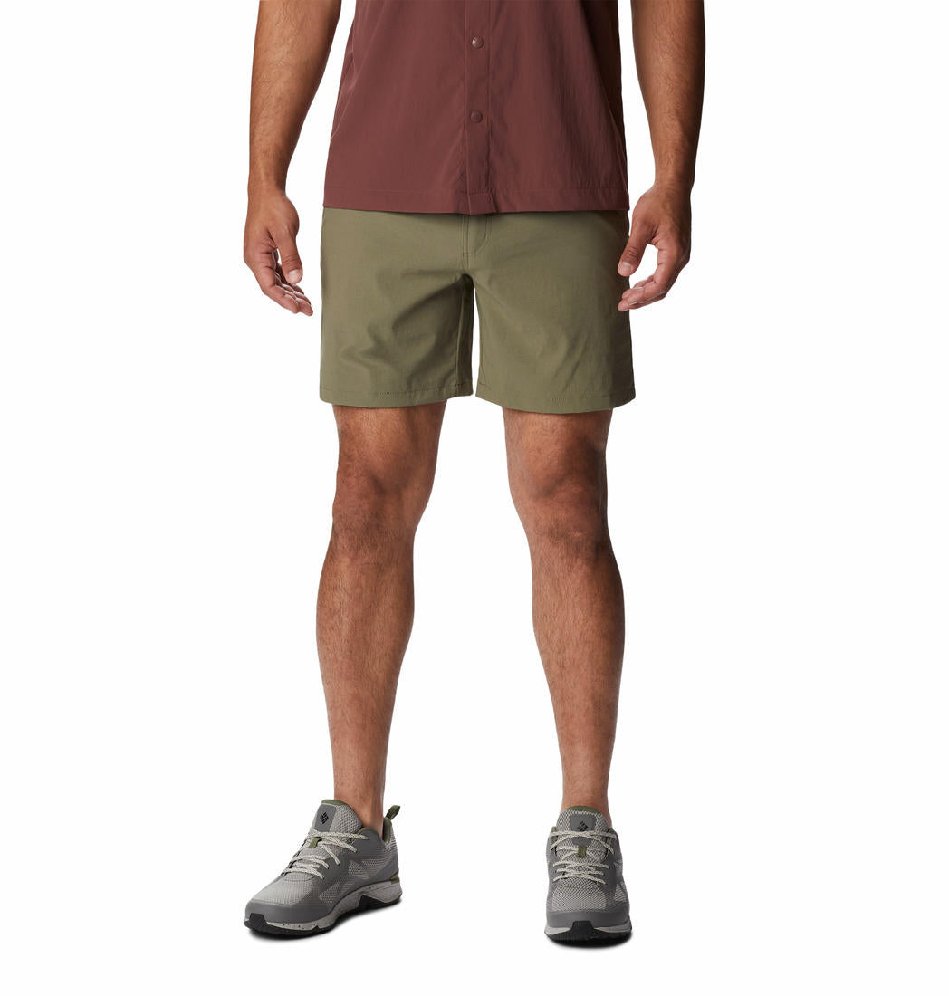 A Men Wearing Columbia Men Green Canyon Gate Utility Short