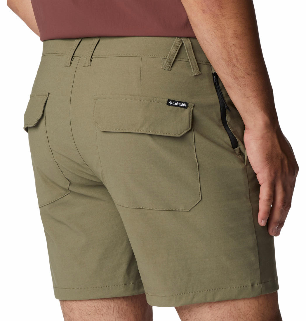 A Men Wearing Columbia Men Green Canyon Gate Utility Short