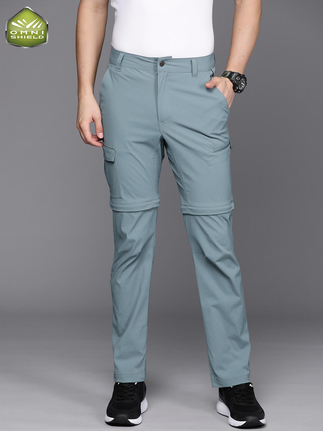 A Men Wearing Columbia Men Green Newton Ridge II Convertible Pant (Sun Protection)
