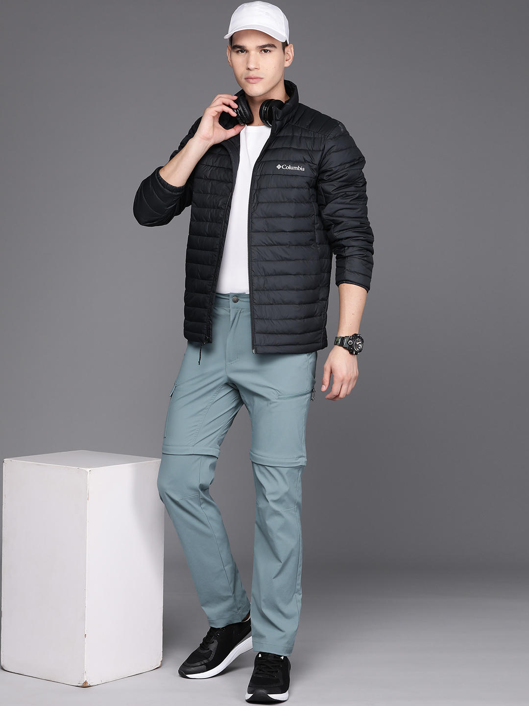 A Men Wearing Columbia Men Green Newton Ridge II Convertible Pant (Sun Protection)