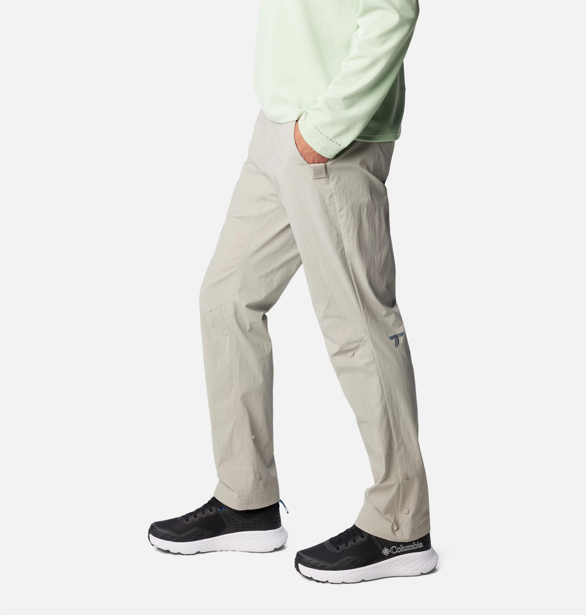 A Men Wearing Columbia Men Grey Wanoga Lightweight Pant (Sun Protection)