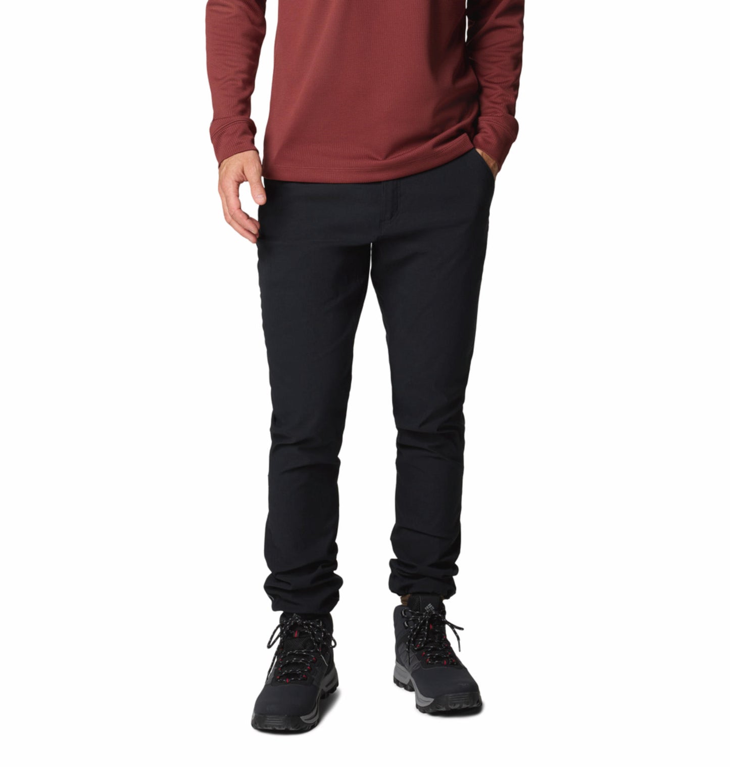 A Men Wearing Columbia Men Black Black Mesa Woven Pant II (Sun Protection)