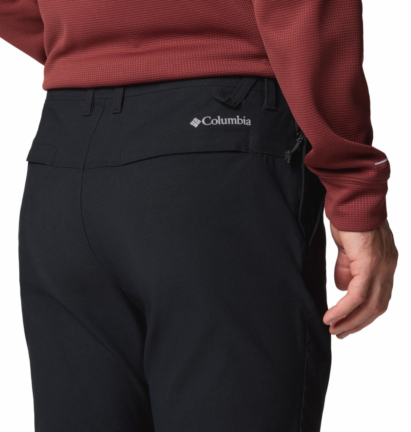 A Men Wearing Columbia Men Black Black Mesa Woven Pant II (Sun Protection)