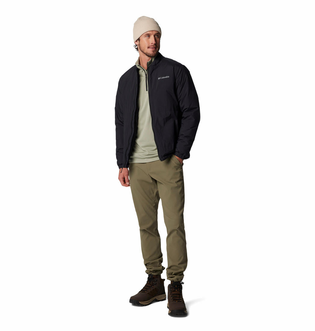 A Men Wearing Columbia Men Green Black Mesa Woven Pant II (Sun Protection)