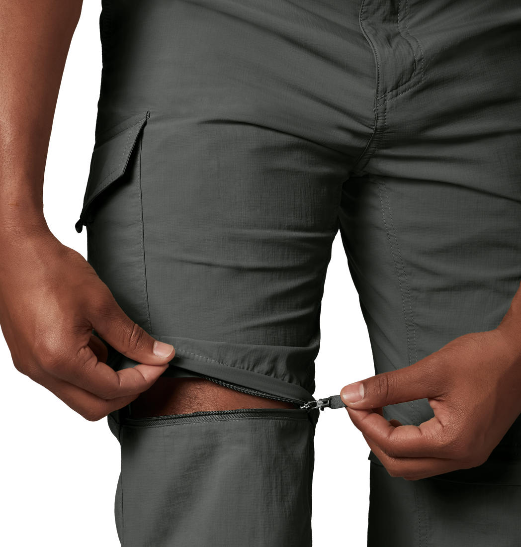 A Men Wearing Columbia Men Green Silver Ridge Convertible Pant (Sun Protection)