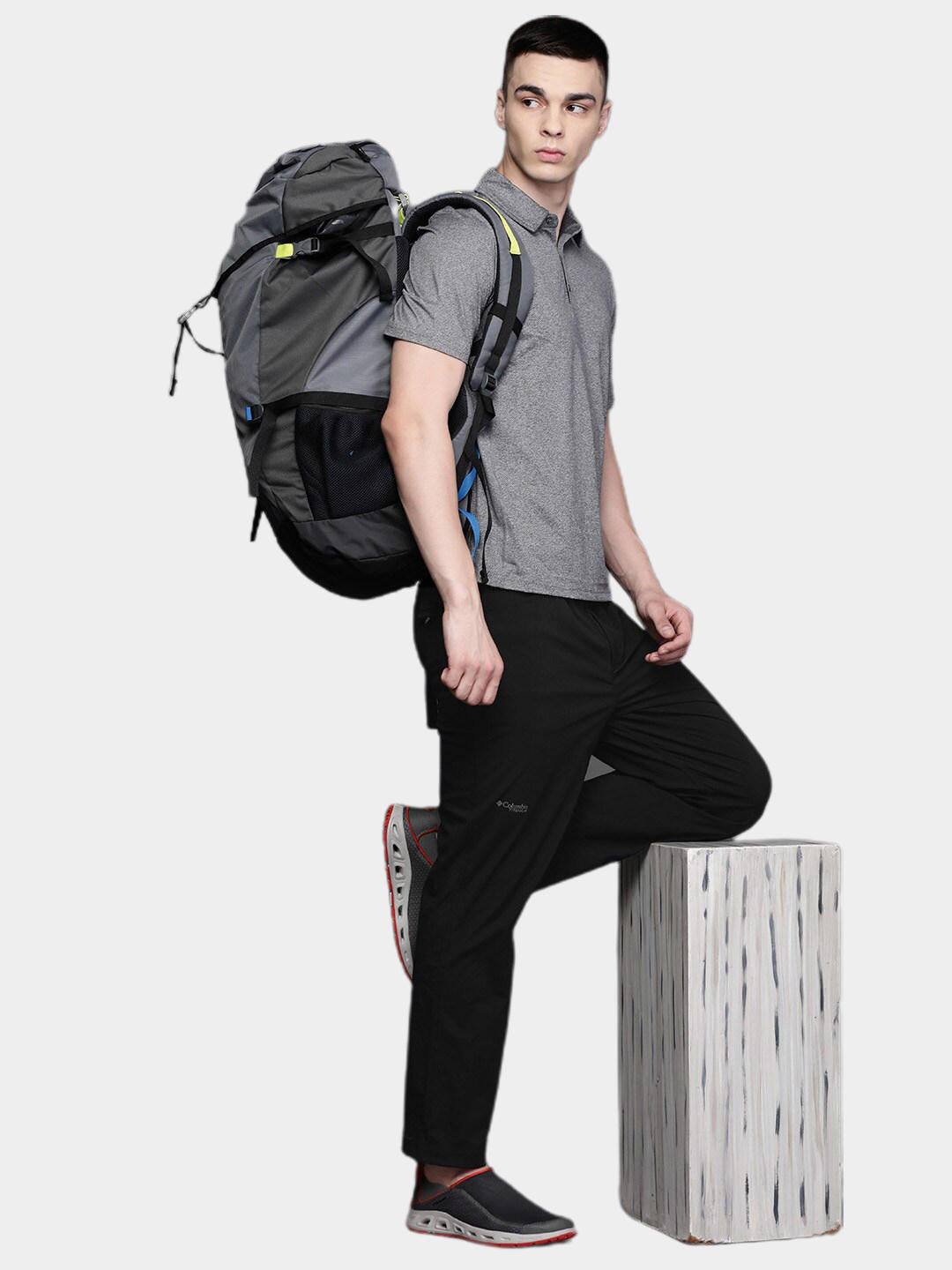 A Men Wearing Columbia Men Black M Titan Pass Lightweight Pant (Sun Protection)