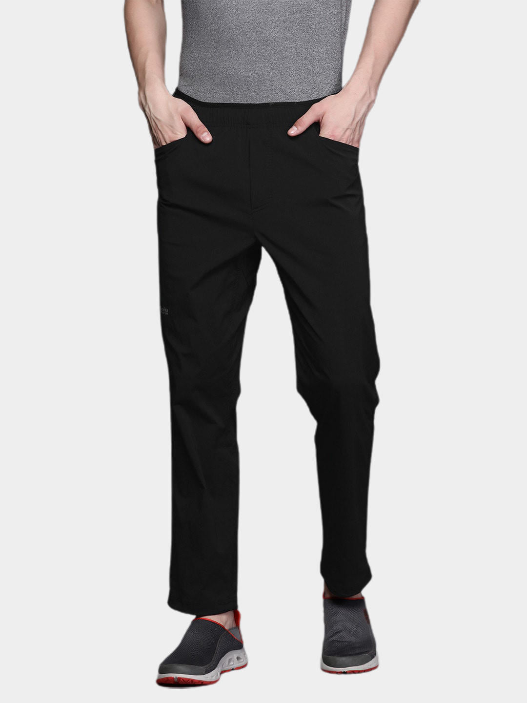 A Men Wearing Columbia Men Black M Titan Pass Lightweight Pant (Sun Protection)