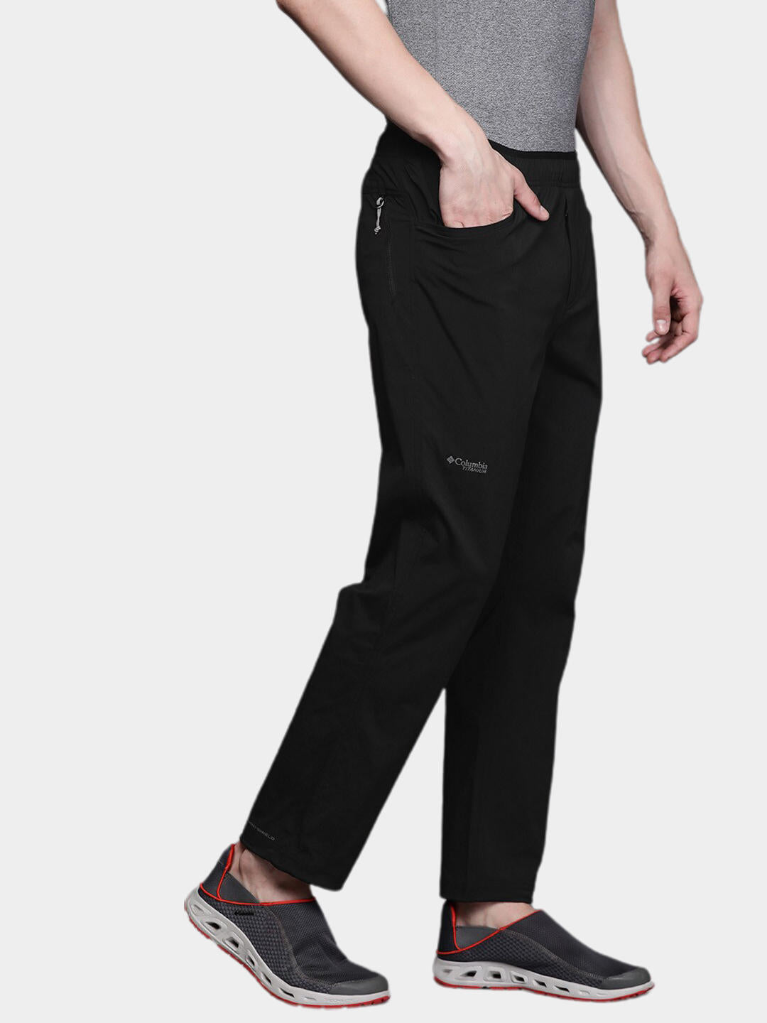 A Men Wearing Columbia Men Black M Titan Pass Lightweight Pant (Sun Protection)