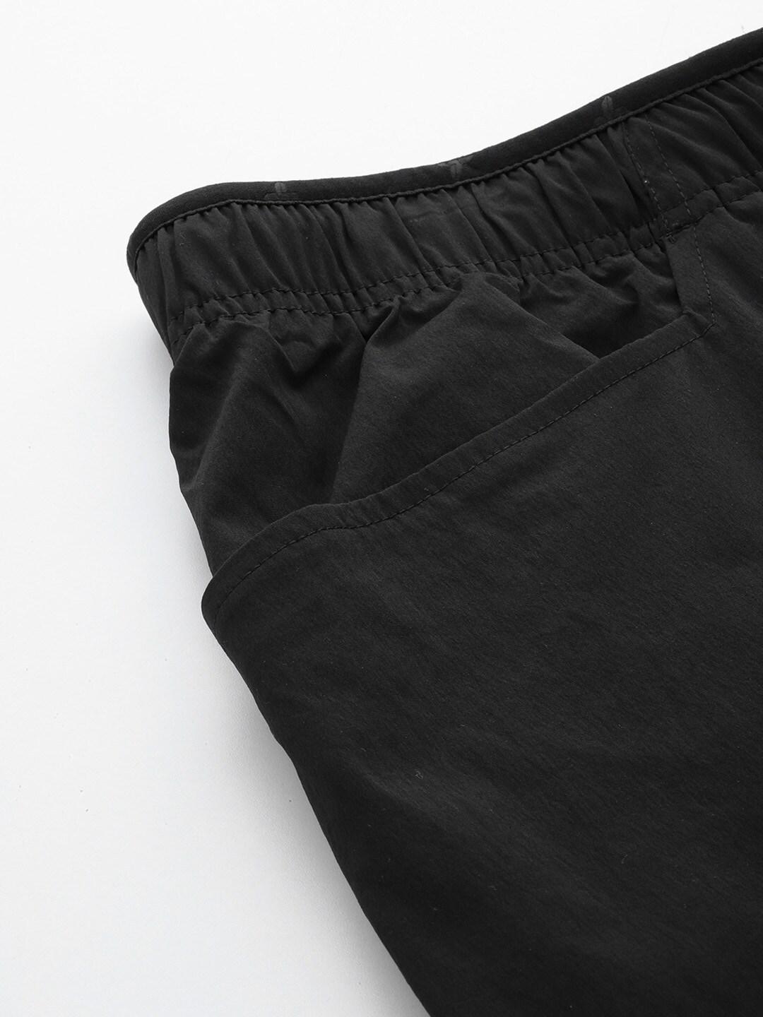 A Men Wearing Columbia Men Black M Titan Pass Lightweight Pant (Sun Protection)