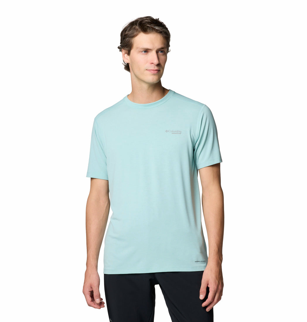 A Men Wearing Columbia Men Blue M Endless Trail Running Tech Tee