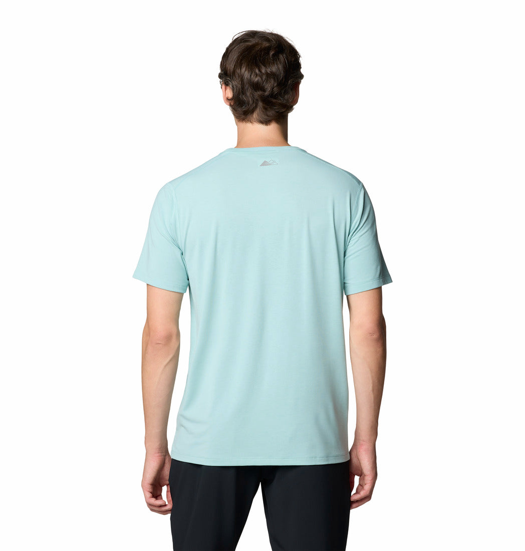 A Men Wearing Columbia Men Blue M Endless Trail Running Tech Tee