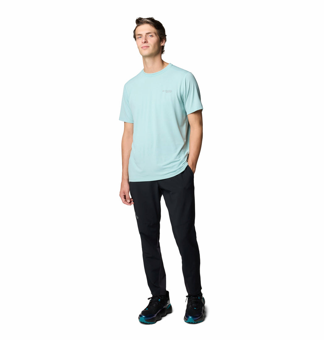 A Men Wearing Columbia Men Blue M Endless Trail Running Tech Tee