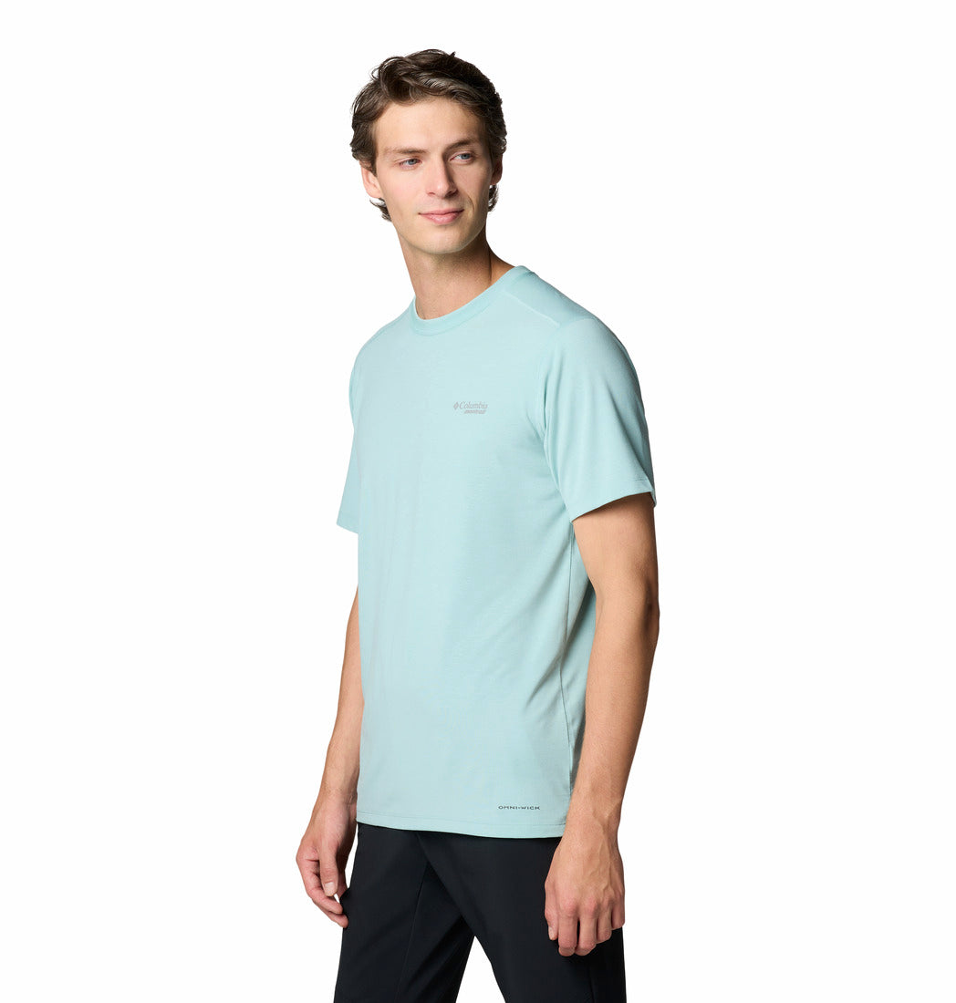 A Men Wearing Columbia Men Blue M Endless Trail Running Tech Tee