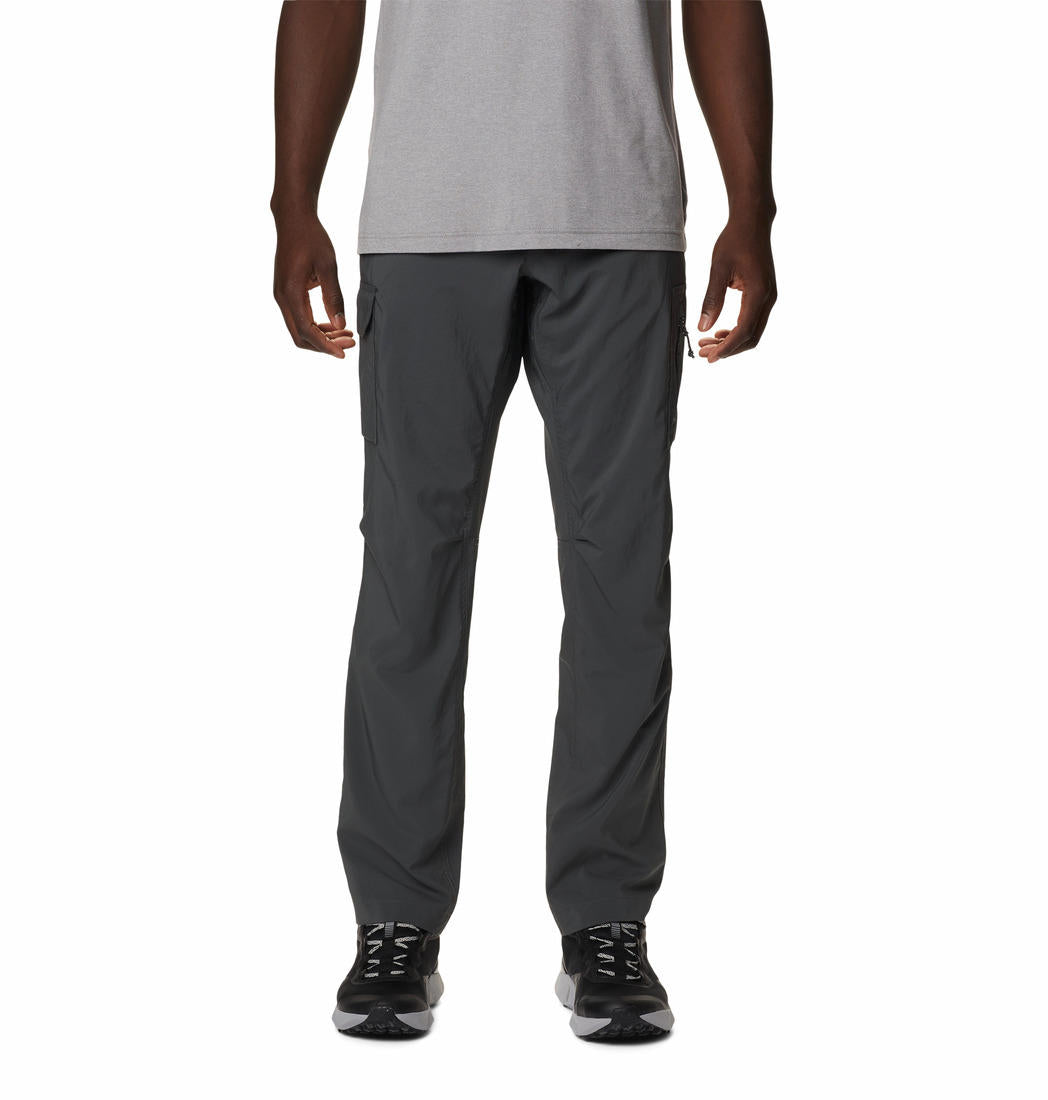 A Men Wearing Columbia Men Grey Silver Ridge Utility Pant (Sun Protection)