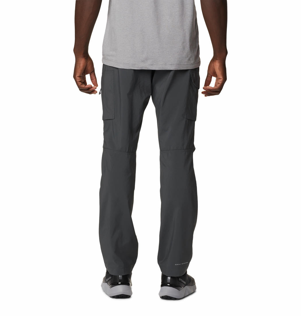 A Men Wearing Columbia Men Grey Silver Ridge Utility Pant (Sun Protection)