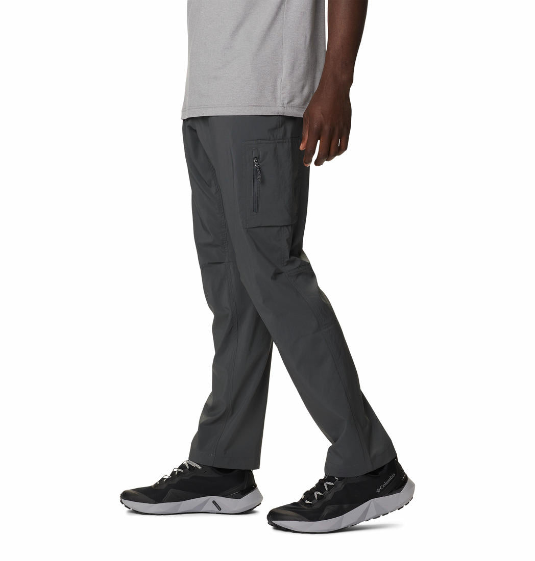 A Men Wearing Columbia Men Grey Silver Ridge Utility Pant (Sun Protection)