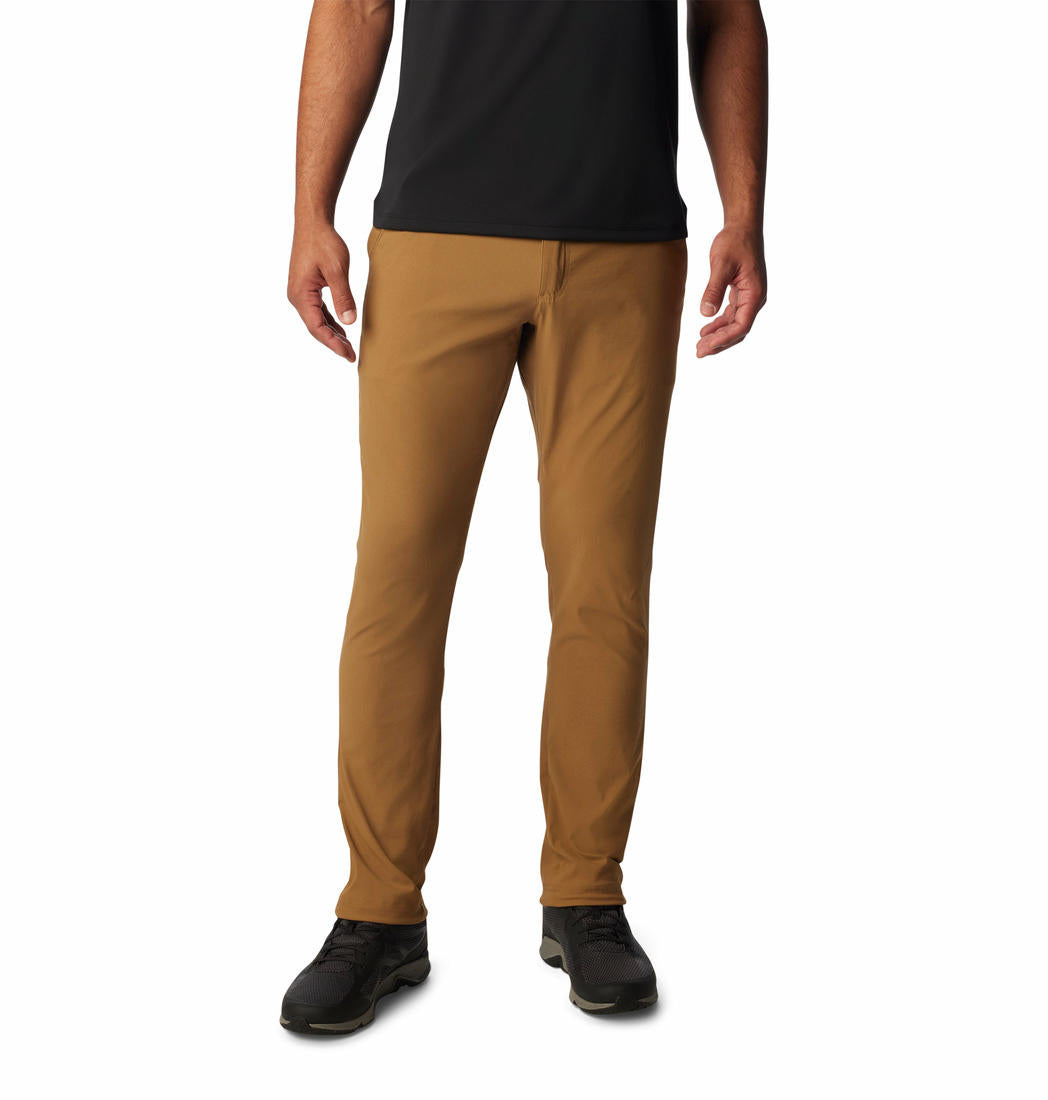 A Men Wearing Columbia Men Brown Black Mesa Woven Pant (Sun Protection)