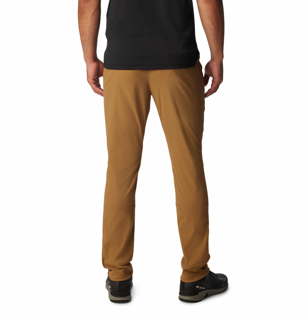 A Men Wearing Columbia Men Brown Black Mesa Woven Pant (Sun Protection)
