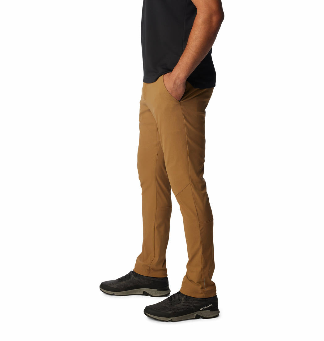 A Men Wearing Columbia Men Brown Black Mesa Woven Pant (Sun Protection)