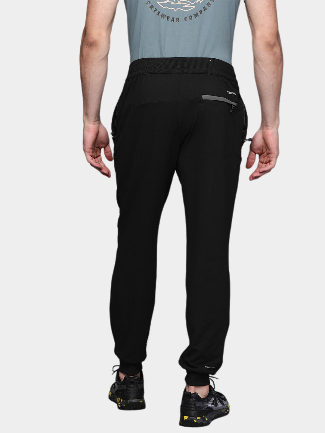 A Men Wearing Columbia Men Black Tech Trail Knit Jogger