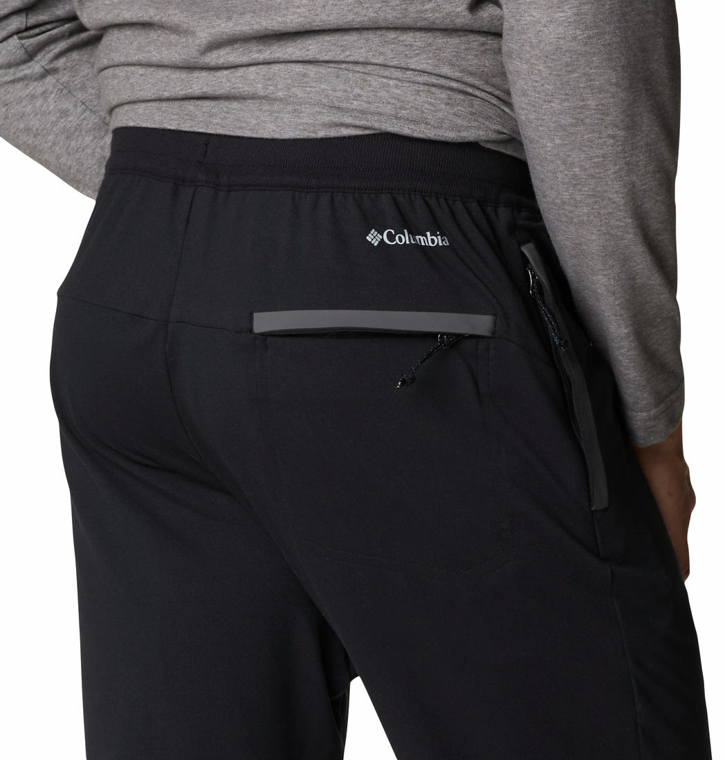 A Men Wearing Columbia Men Black Tech Trail Knit Jogger