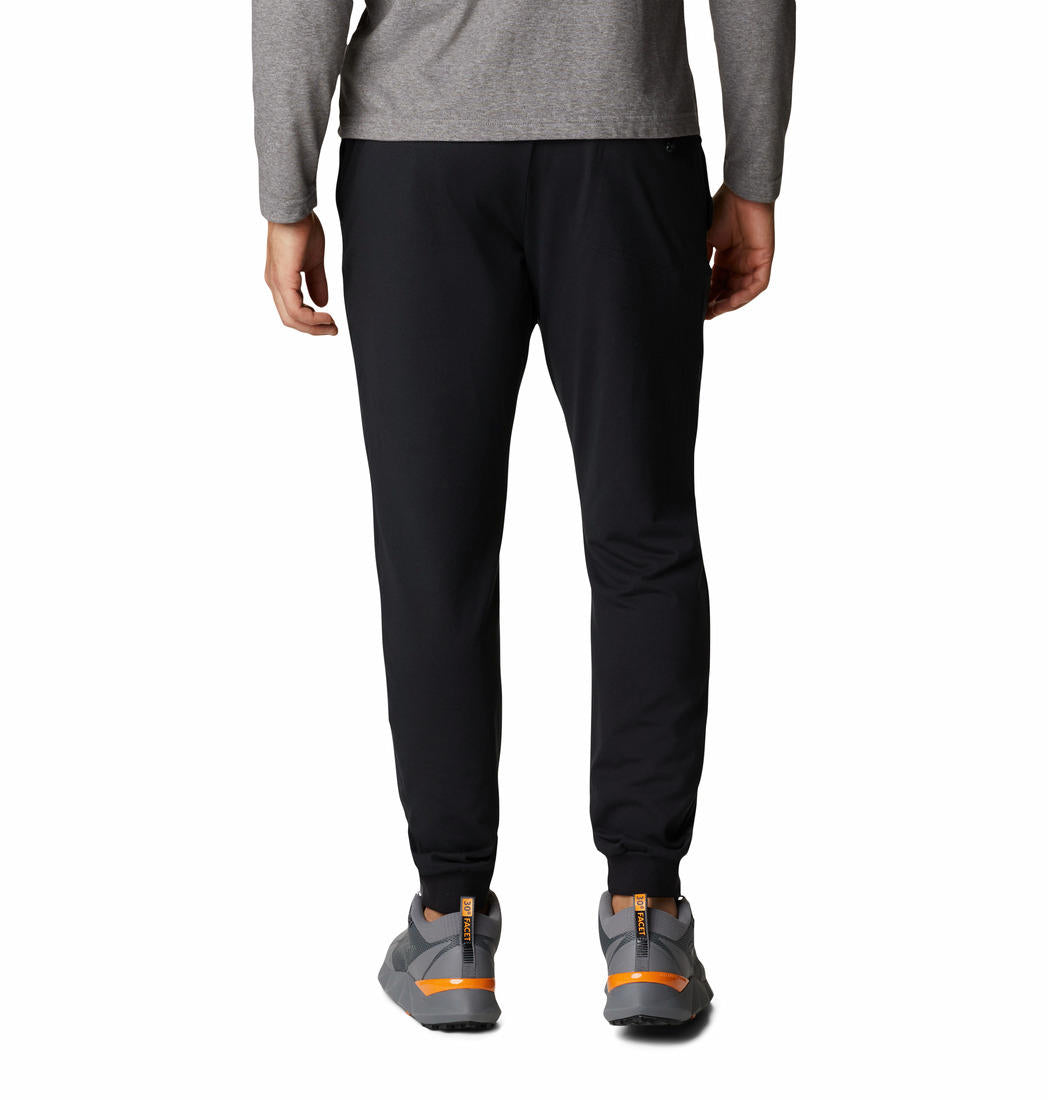 A Men Wearing Columbia Men Black Tech Trail Knit Jogger