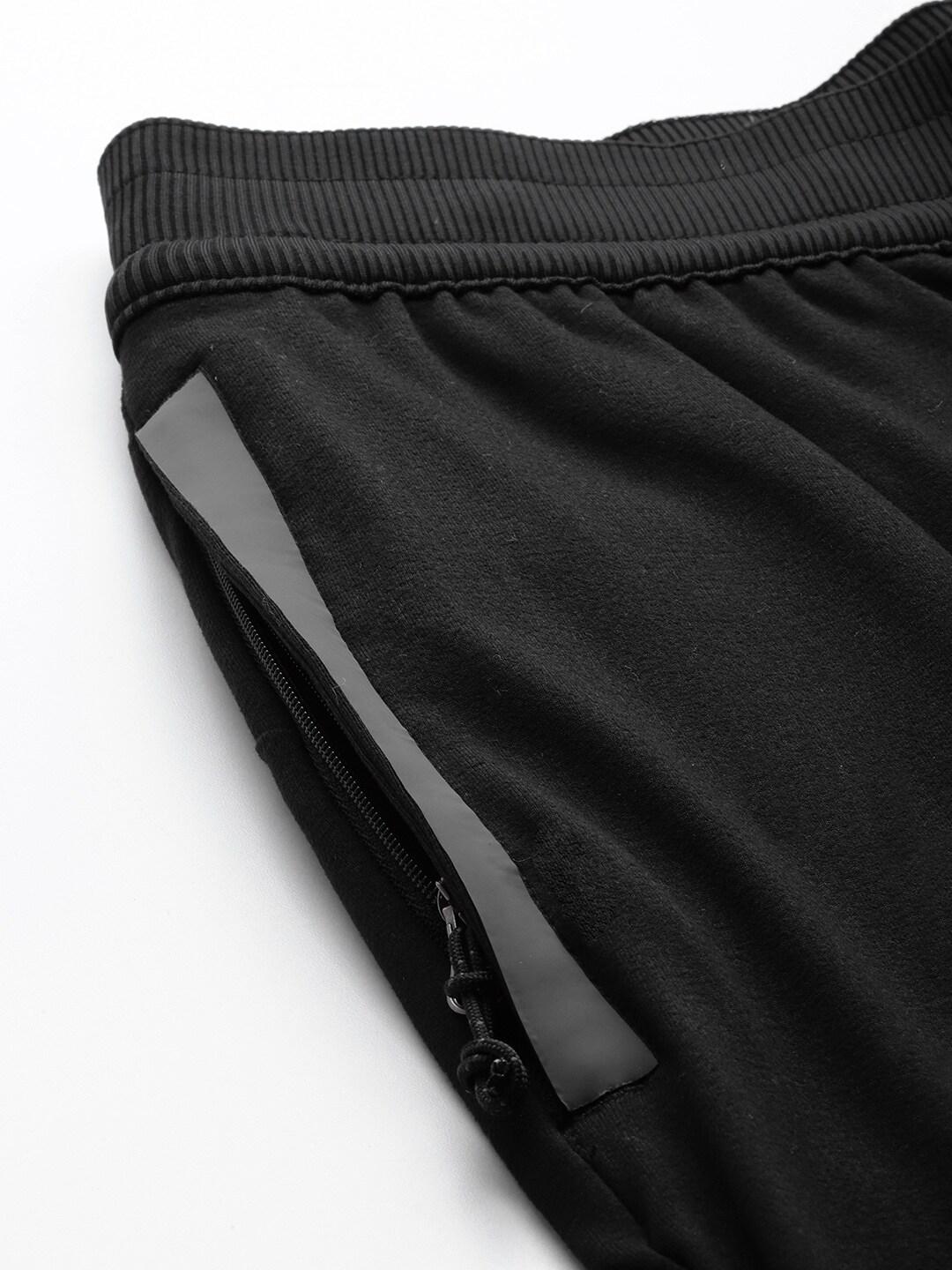 A Men Wearing Columbia Men Black Tech Trail Knit Jogger