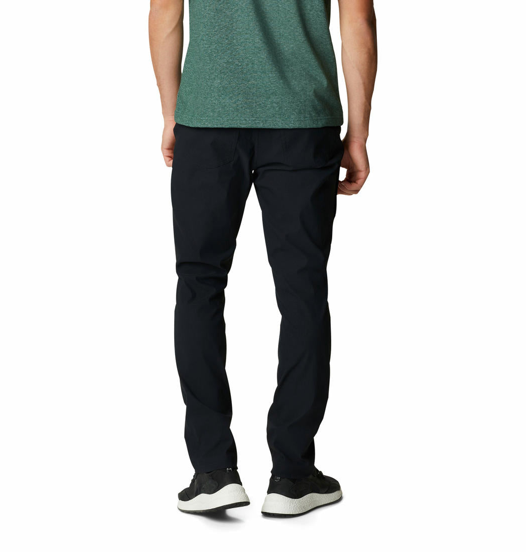 A Men Wearing Columbia Men Black Royce Range Heat Pant