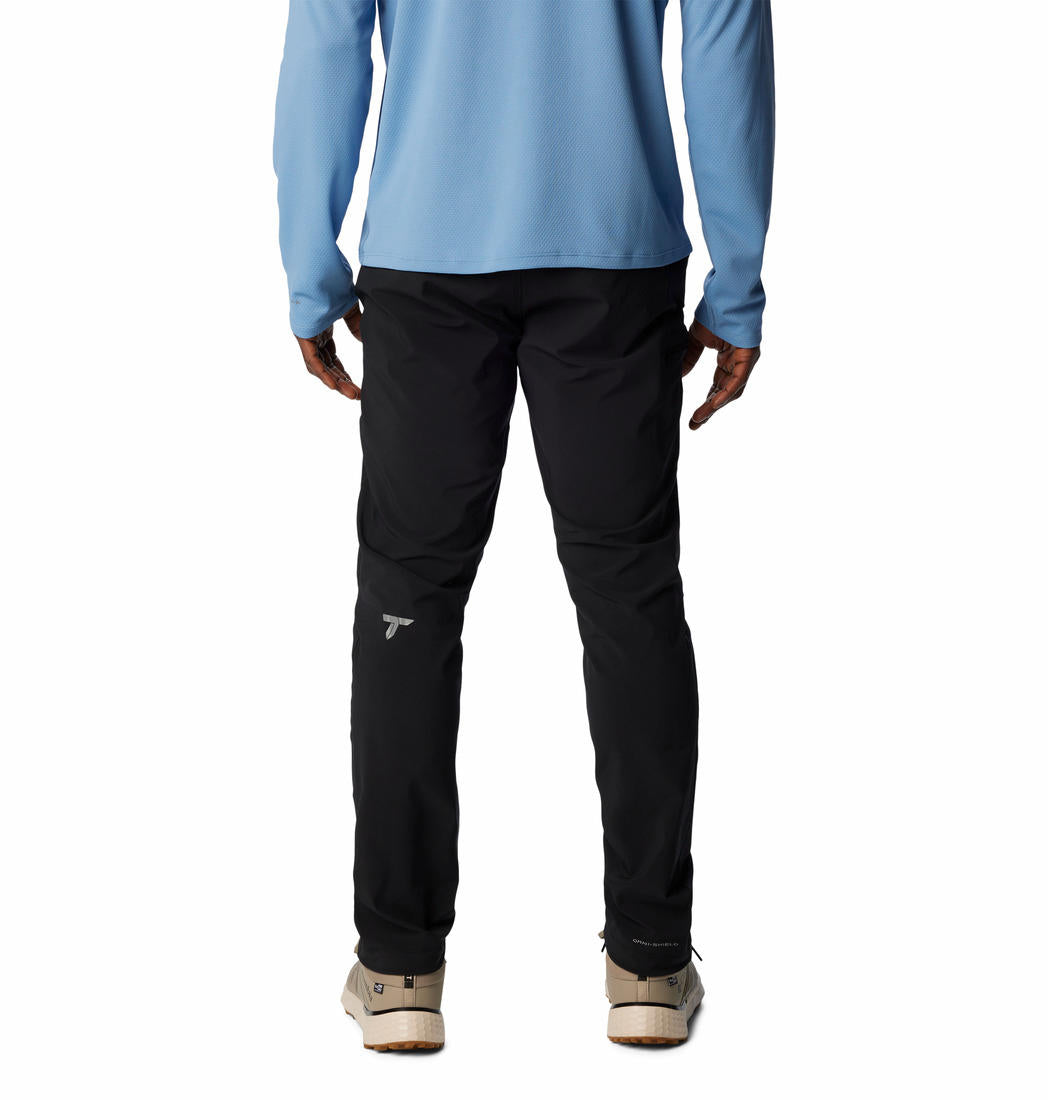 A Men Wearing Columbia Men Black Triple Canyon Pant II (Sun Protection)