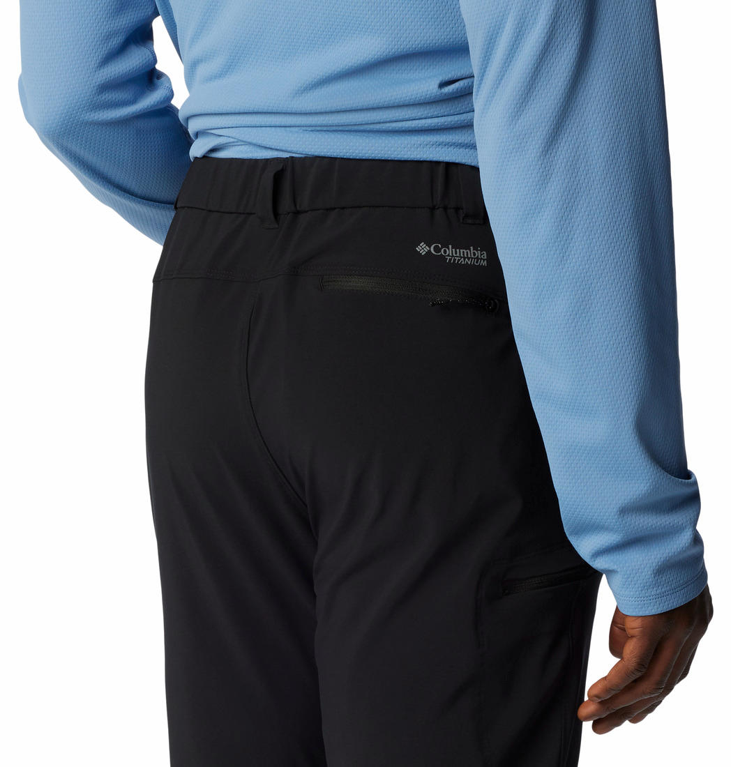 A Men Wearing Columbia Men Black Triple Canyon Pant II (Sun Protection)