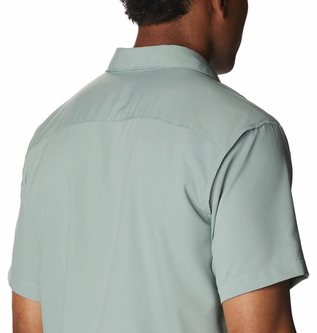 Columbia Men Green Utilizer II Solid Short Sleeve Shirt