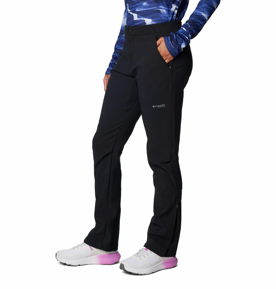 A Women Wearing Columbia Women Black Vast Canyon Omni-Heat Infinity Softshell