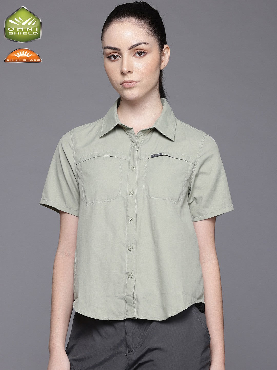 A Women Wearing Columbia Women Green Silver Ridge 3.0 SS (Sun Protection)