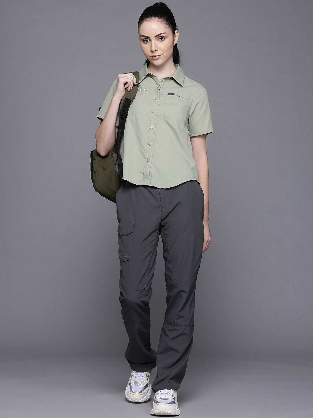 A Women Wearing Columbia Women Green Silver Ridge 3.0 SS (Sun Protection)