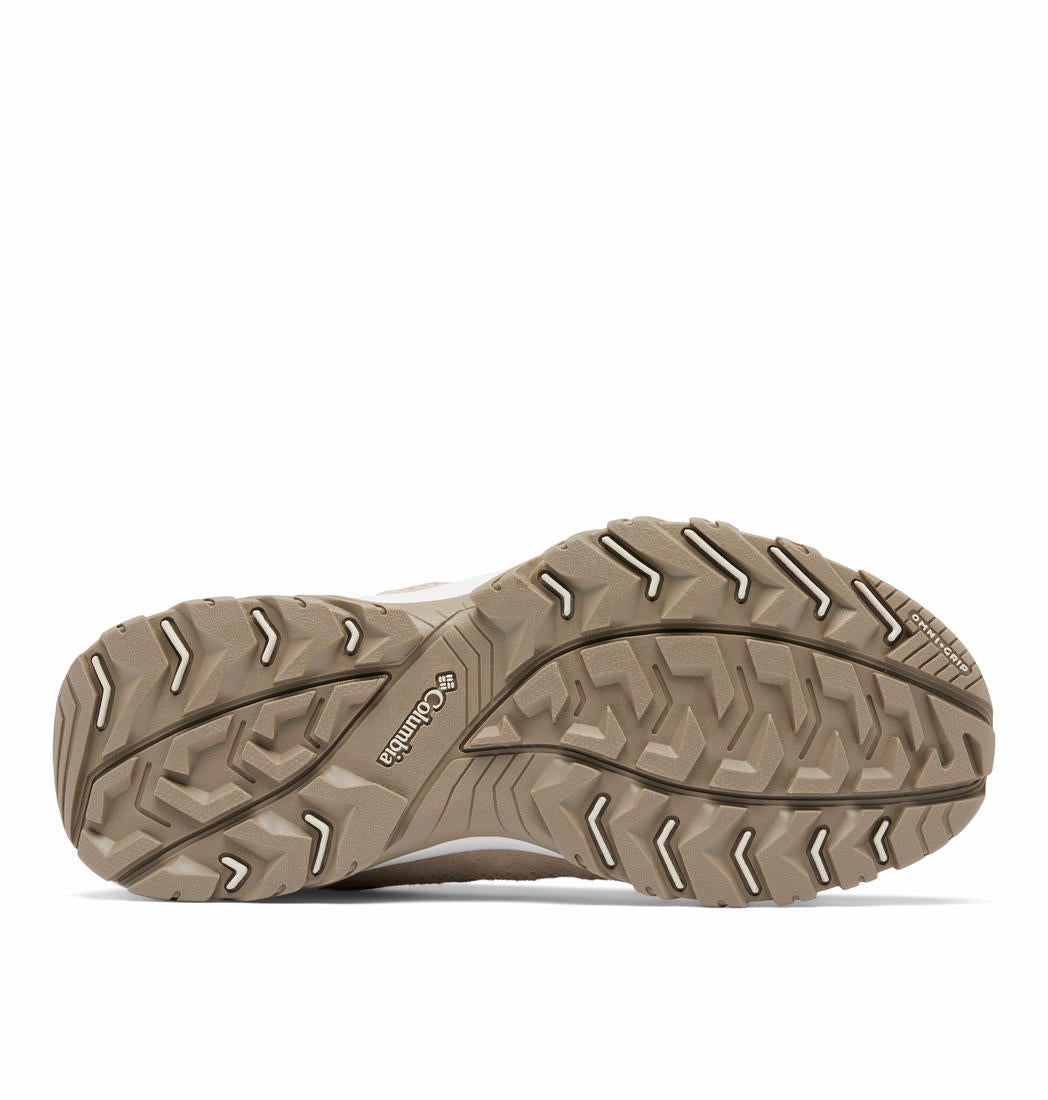 A Women Wearing Columbia Women Brown CRESTWOOD WATERPROOF