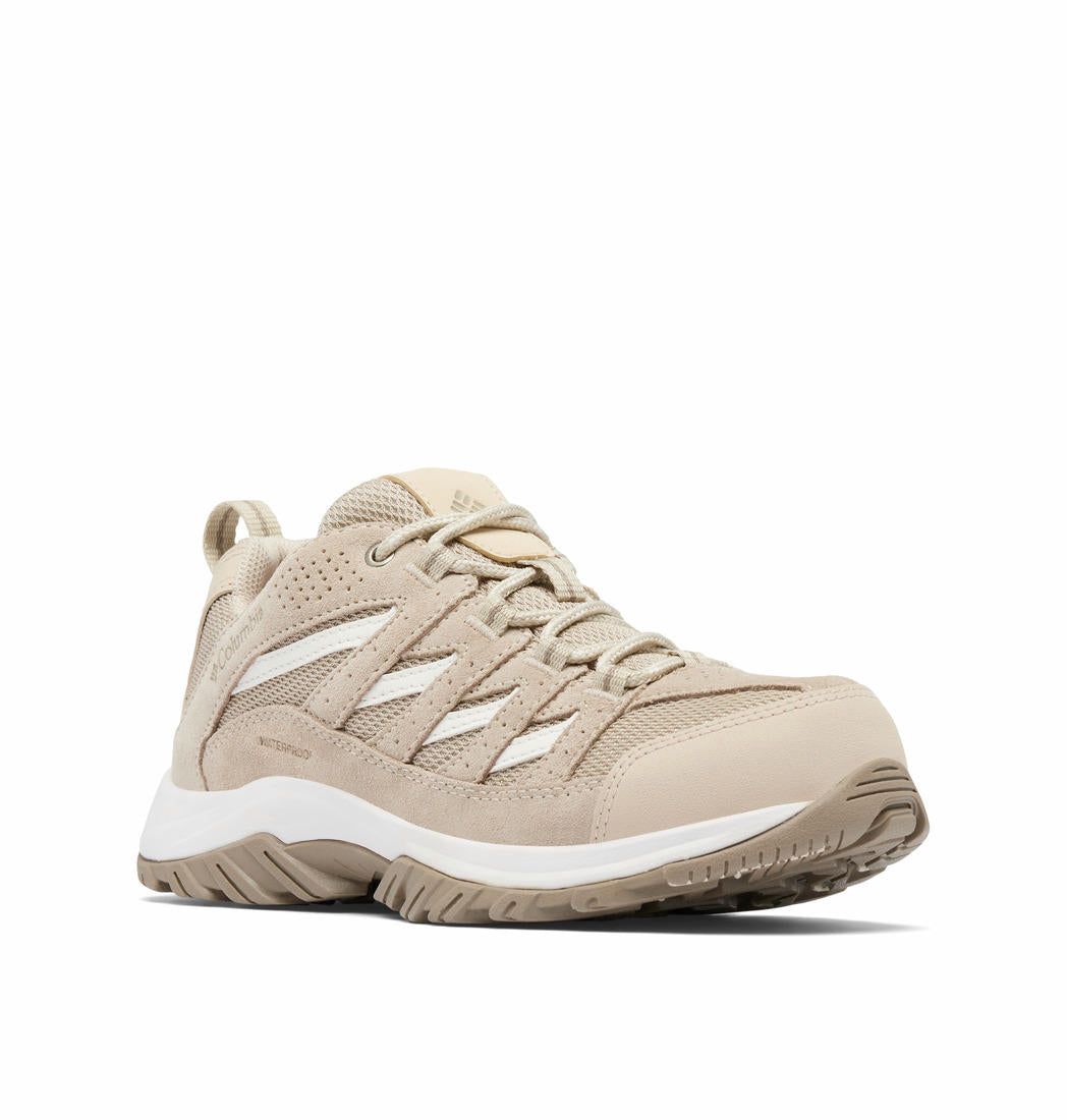 A Women Wearing Columbia Women Brown CRESTWOOD WATERPROOF