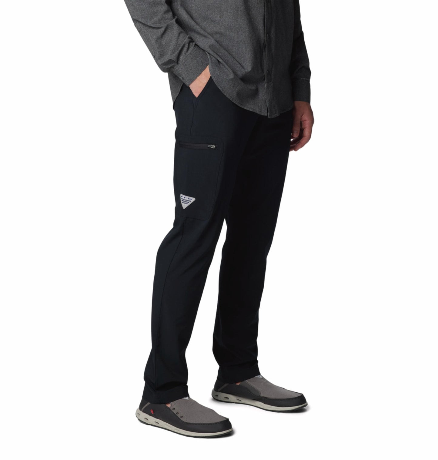 A Men Wearing Columbia Men Black Terminal Tackle II Pant (Sun Protection)