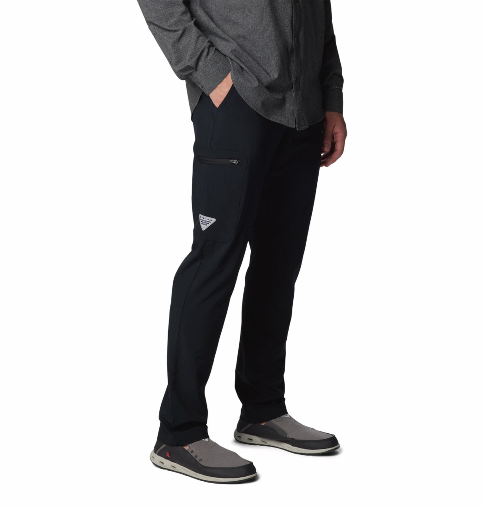 A Men Wearing Columbia Men Black Terminal Tackle II Pant (Sun Protection)