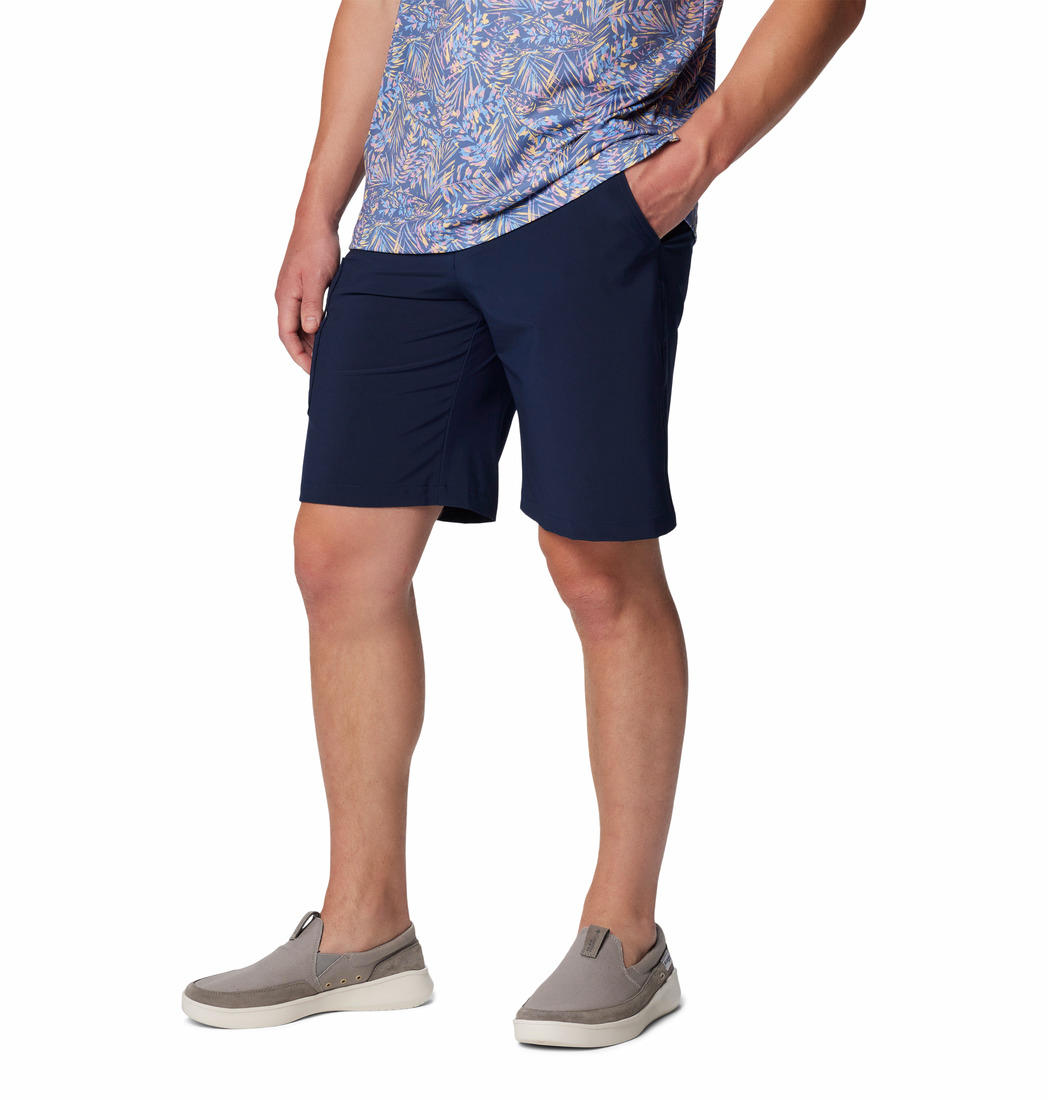 A Men Wearing Columbia Men Blue Terminal Tackle II Short (Sun Protection)