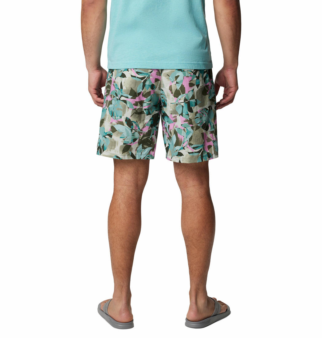 A Men Wearing Columbia Men Green Super Backcast II Water Short (Sun Protection)