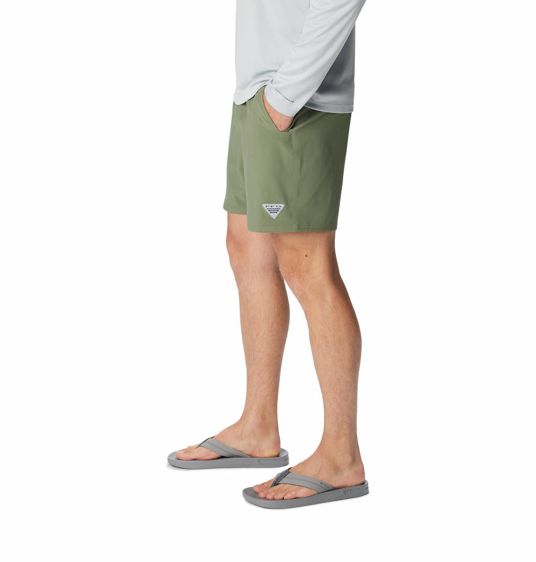 Columbia Men Green Omni-Shade Terminal Roamer Stretch Shorts (Sun Protection)