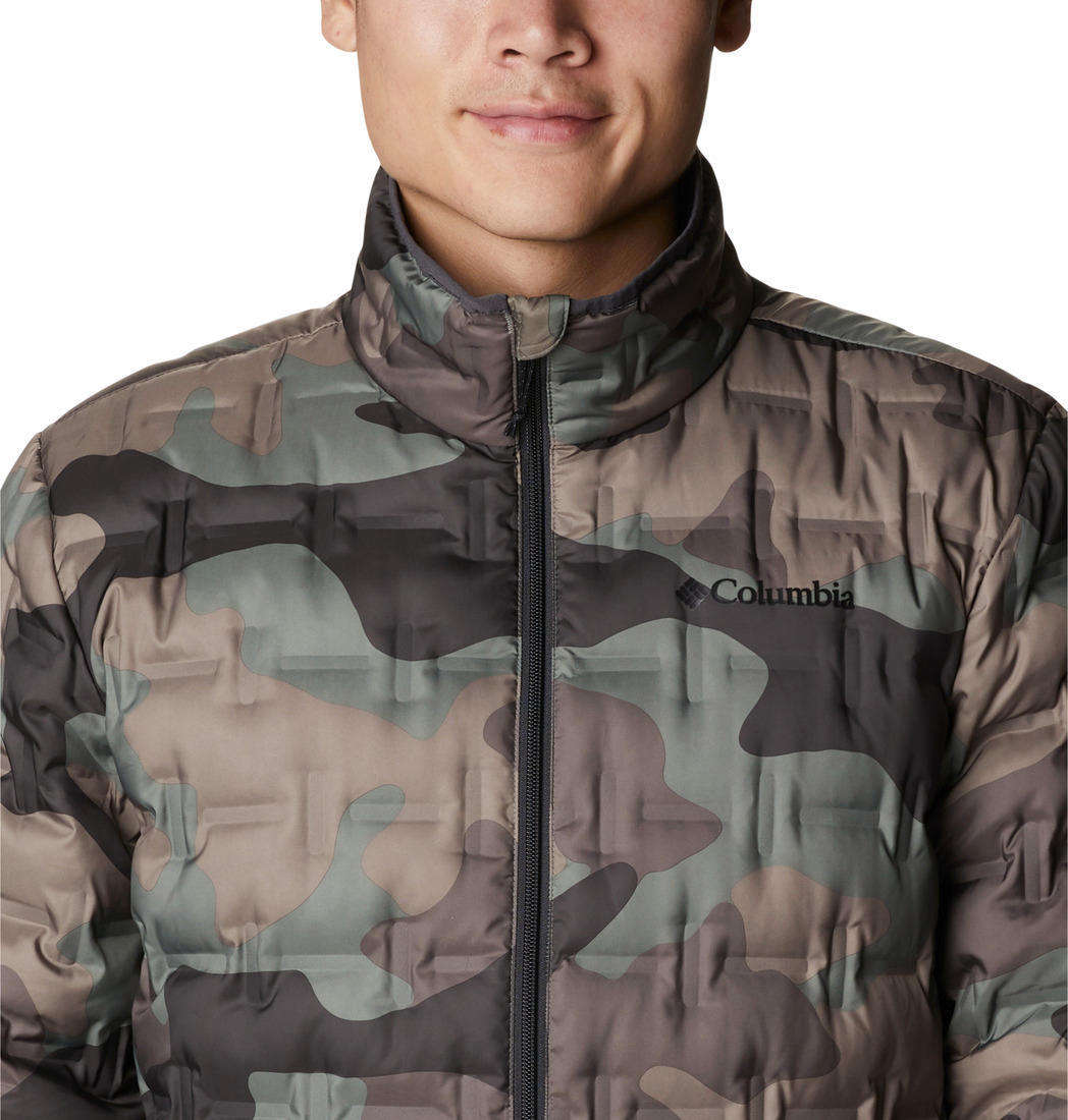 A Men Wearing Columbia Men Green Delta Ridge Down Jacket