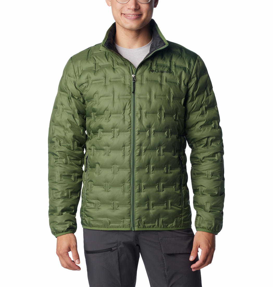 A Men Wearing Columbia Men Green Delta Ridge Down Jacket