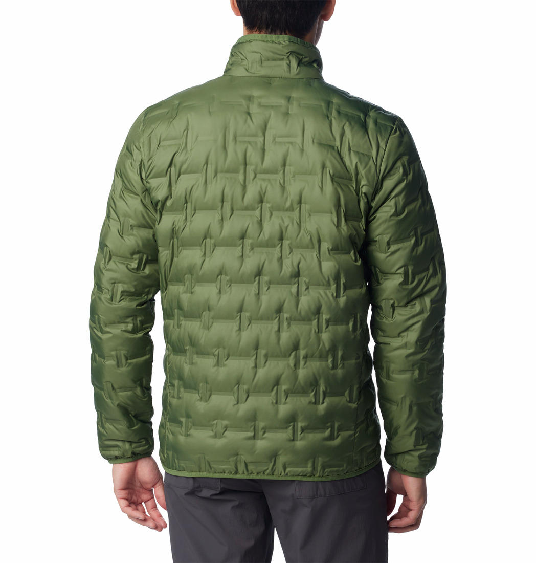 A Men Wearing Columbia Men Green Delta Ridge Down Jacket