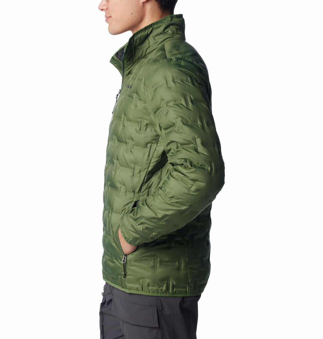 A Men Wearing Columbia Men Green Delta Ridge Down Jacket